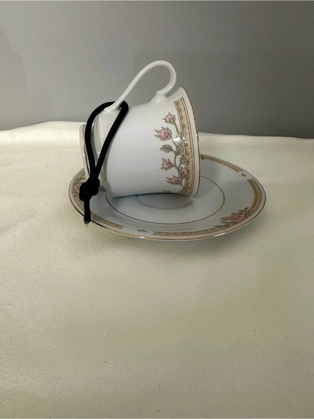 Hanging Bird Feeder Floral Gold Trim Teacup and Saucer - White with Pink Roses